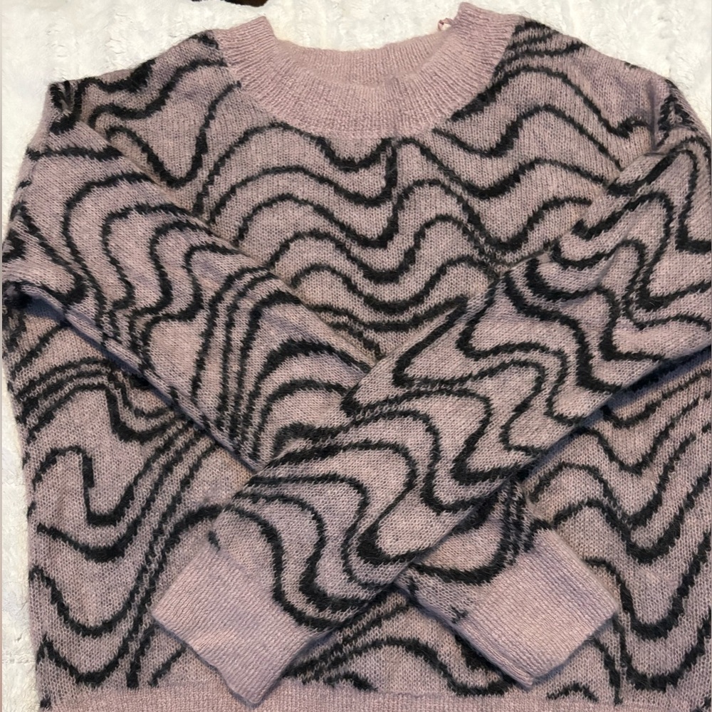 Wave Pattern Pink and Black Sweater